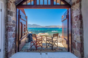 Neosikos Amazing Beach House In Milos Island